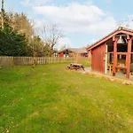 בית נופש 26 Dukes Meadow