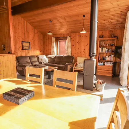 26 Dukes Meadow * Ellonby