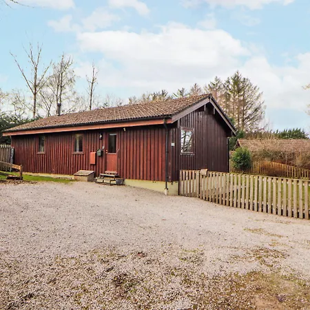 26 Dukes Meadow